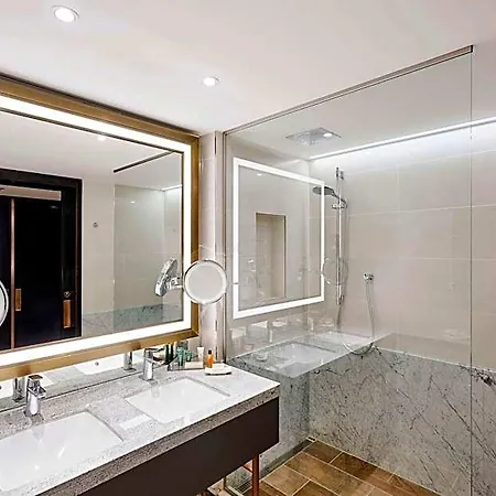 Hilton Hotel 5*