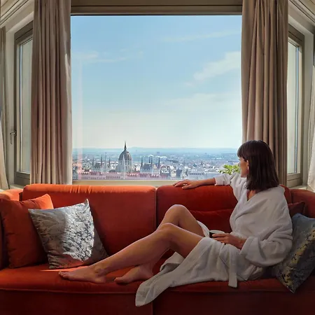 Hilton Hotel 5*